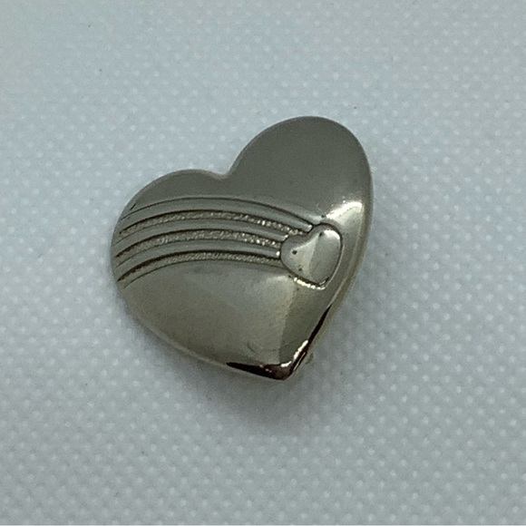 The Variety Club Heart Pin / Brooch - Picture 1 of 3